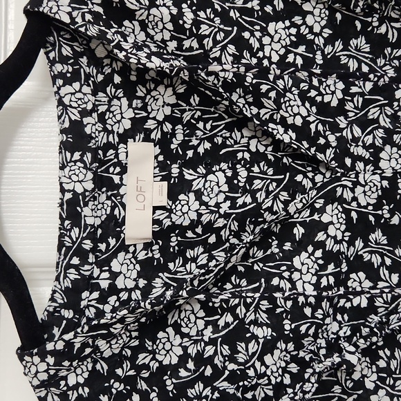 LOFT B&W floral ruffle tie neck shell (Size: L) - Picture 5 of 8